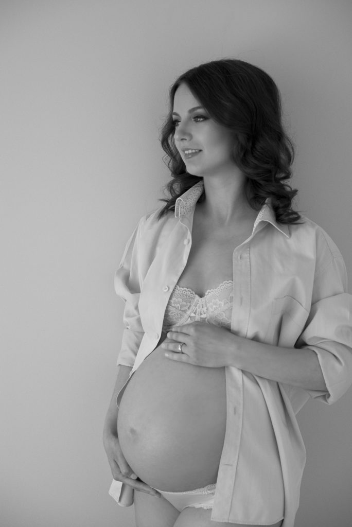 Calgary Maternity Photos in Studio, Maternity Photographer, Calgary Photographer, Claudia T Photography, Maternity makeup