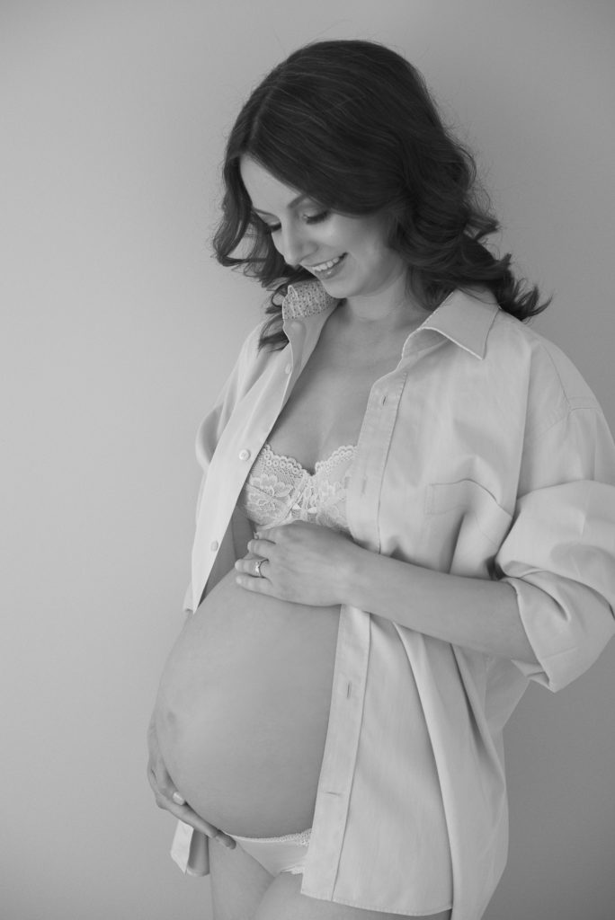 Calgary Maternity Photos in Studio, Maternity Photographer, Calgary Photographer, Claudia T Photography, Maternity makeup