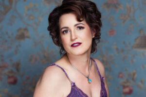 Fine art photographer, luxury portrait photographer, women portrait photography sessions, fashion photographer in Calgary