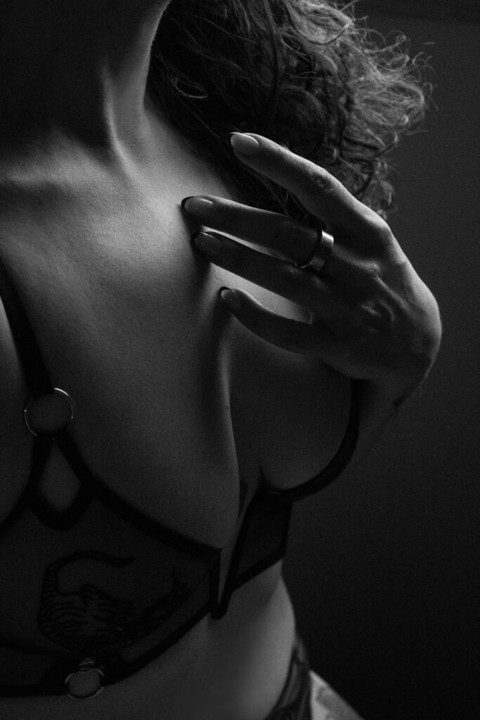 Mom portraits, photo experience for her, gifts for her, boudoir photographer, Claudia T. Photography, intimate photo studio in Calgary, best boudoir photographer in Calgary