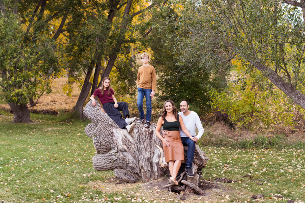 Beautiful locations for fall photos in Calgary, Claudia Tecuceanu portrait photographer, fall family photos, fall minis