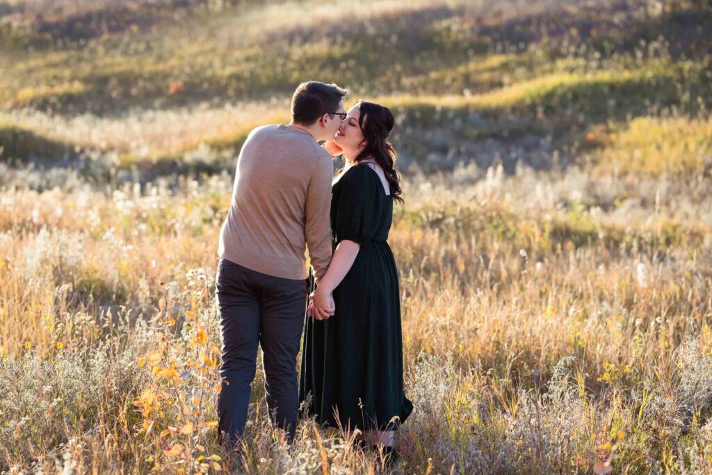 couple photographer, Fall couple photos, Claudia Tecuceanu photographer, outdoor engagement photos, romantinc fall photos, fall couple photographer
