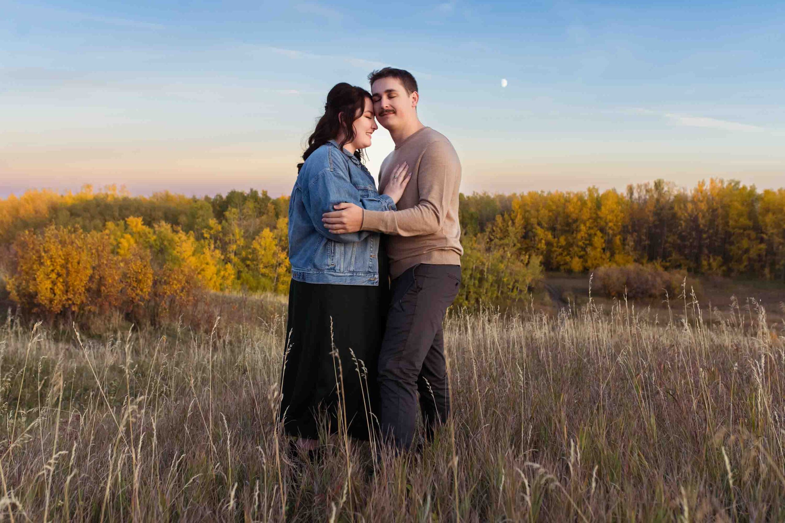 couple photographer, Fall couple photos, Claudia Tecuceanu photographer, outdoor engagement photos, romantinc fall photos, fall couple photographer