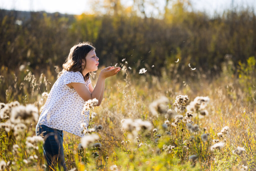 Claudia Tecuceanu extended family photographer, fall extended family photoshoot, outdoor family photos in Calgary, generation family photos, 